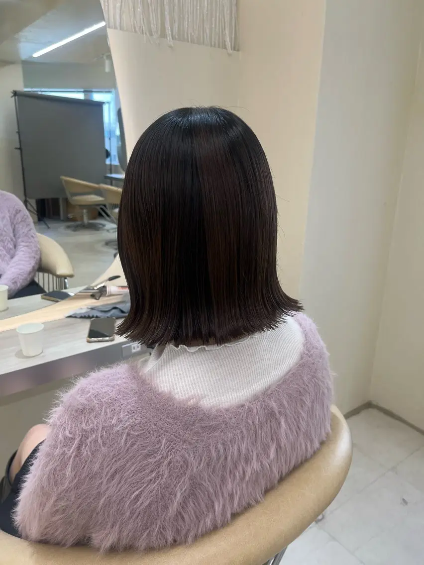 ミディアム カット 切りっぱなしボブ/ 艶カラー/綾莉のヘアスタイル
