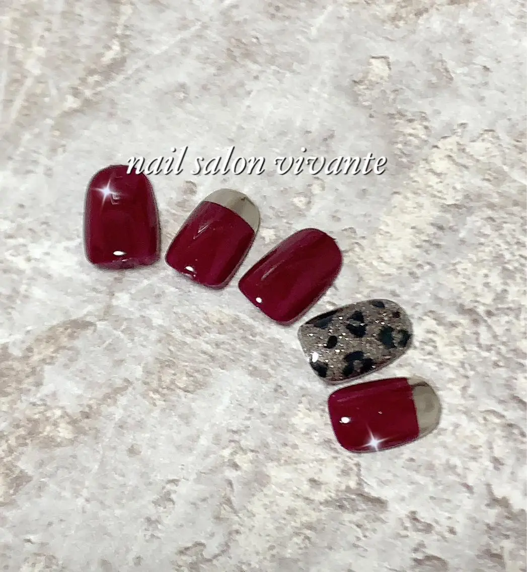 ネイル アニマル柄 ボルドー ラメ(グリッター) ミラーネイル nail salon vivanteのネイルデザイン