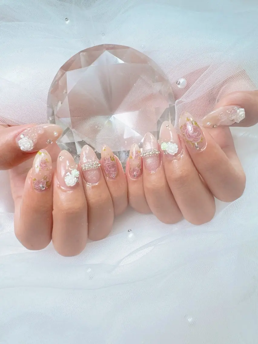 ネイル アートネイル チークネイル フレンチネイル ジェルネイル ガラスフレンチ ハンドネイル Queeens nailのネイルデザイン