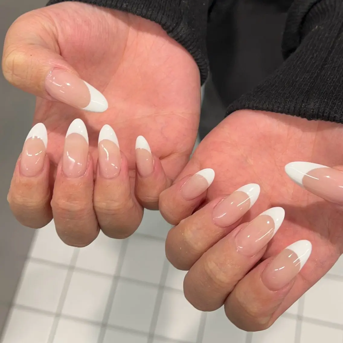 ネイル フレンチネイル キラキラネイル ロングネイル リボン 冬ネイル ハンドネイル 横浜Nailist 𝜗𝜚春菜のネイルデザイン