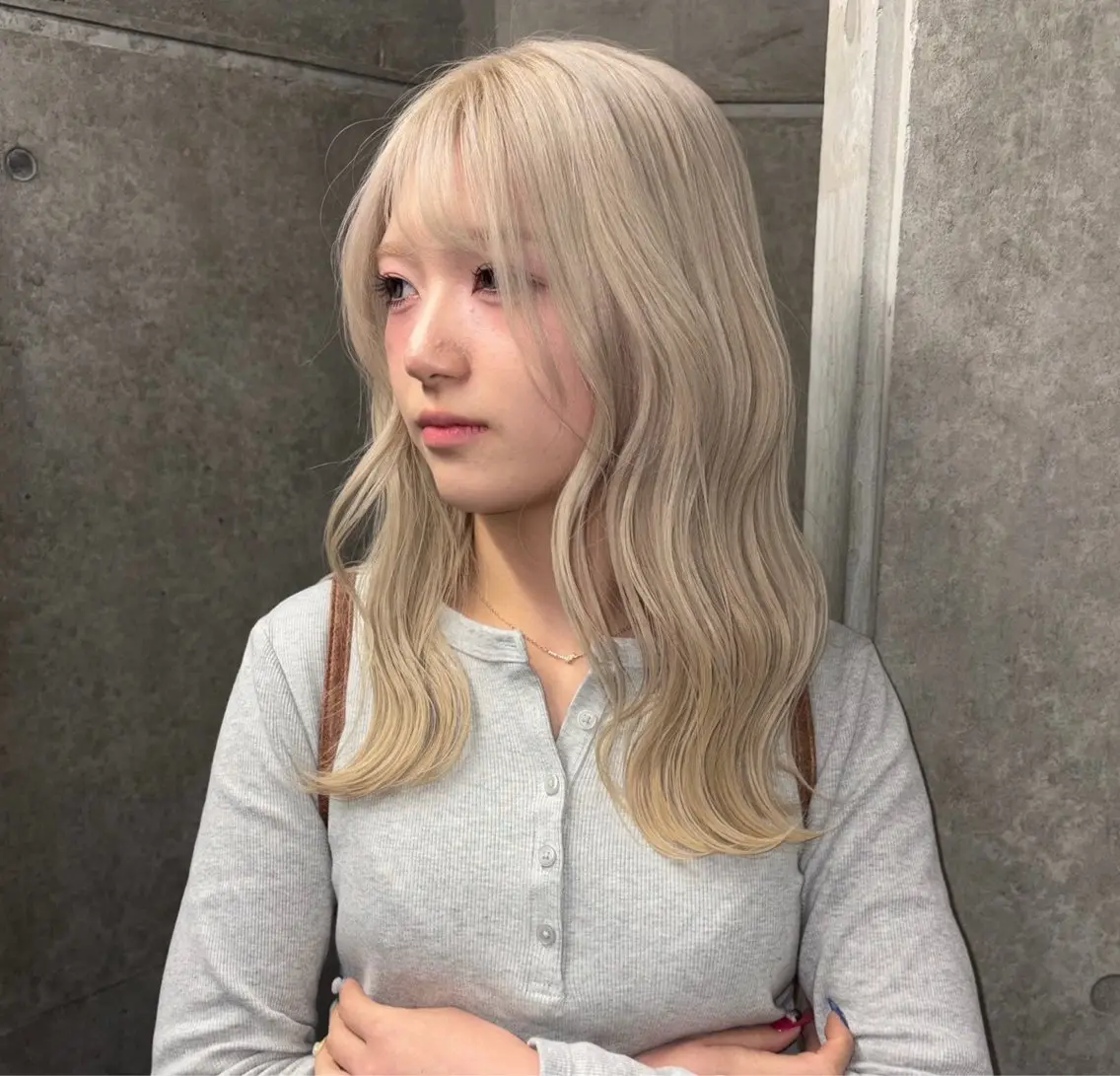 セミロング ヘアカラー 🎀ミク🎀/ハイト ーン/デザインカラーのヘアスタイル