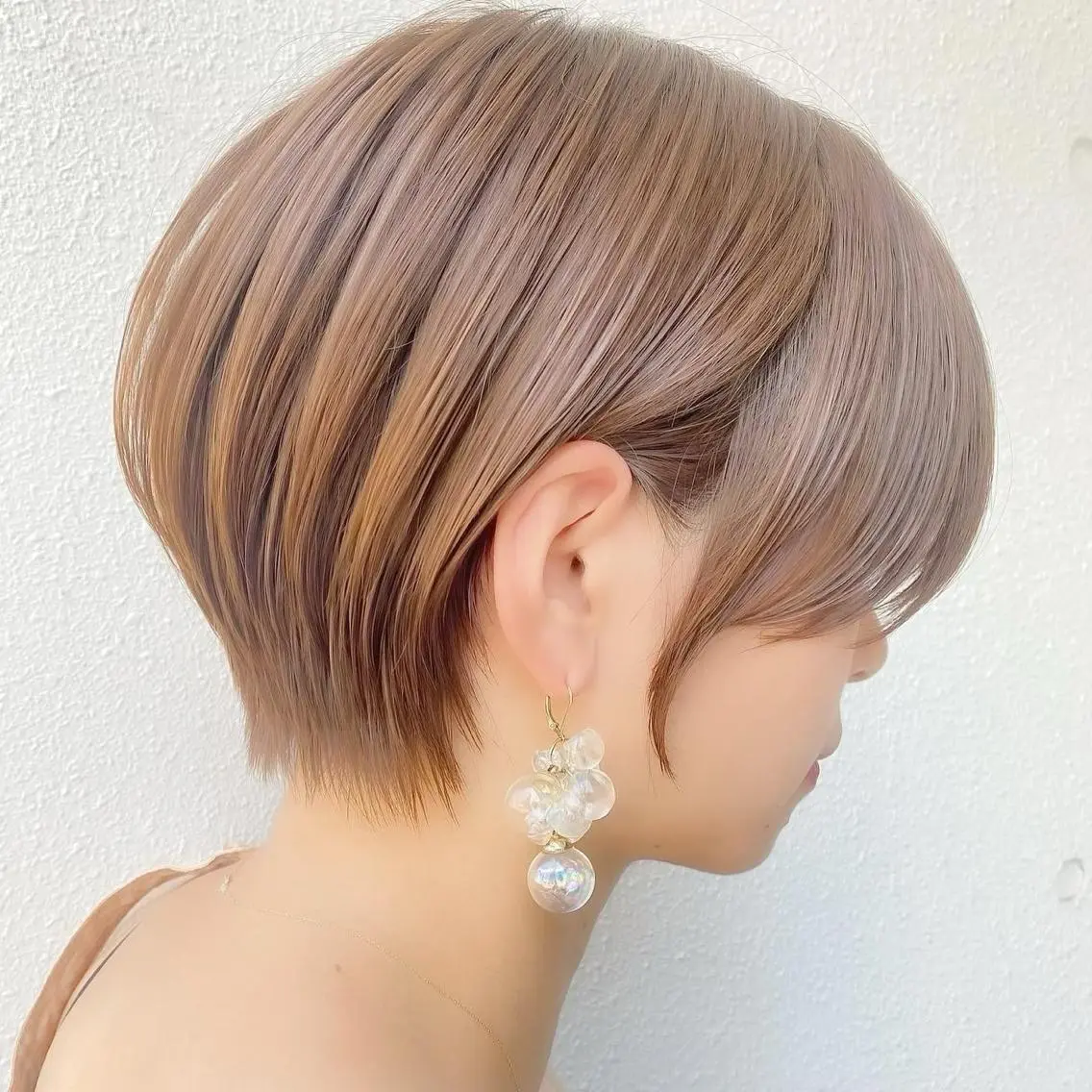 ショート カラー ブリーチ ケアブリーチ ダブルカラー ハイライトカラー イルミナカラー 中北篤志 ショートボブのヘアスタイル