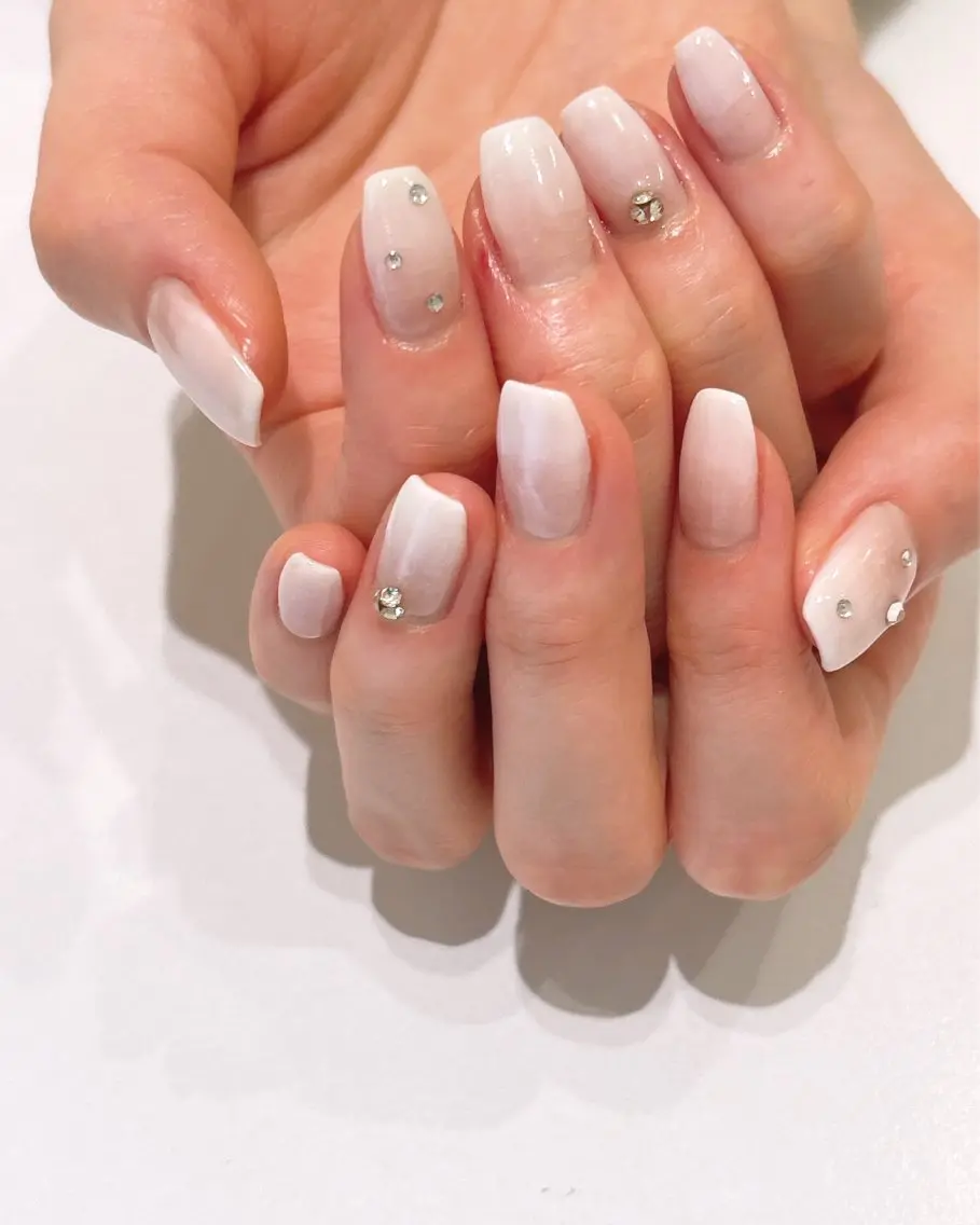 ネイル アートネイル グラデーション ストーンネイル Ann nailのネイルデザイン
