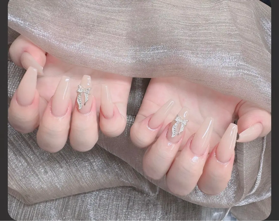 ネイル フレンチネイル ジェルネイル ガラスフレンチ ハロウィン ハート ハンドネイル H.baby Nail Salonのネイルデザイン