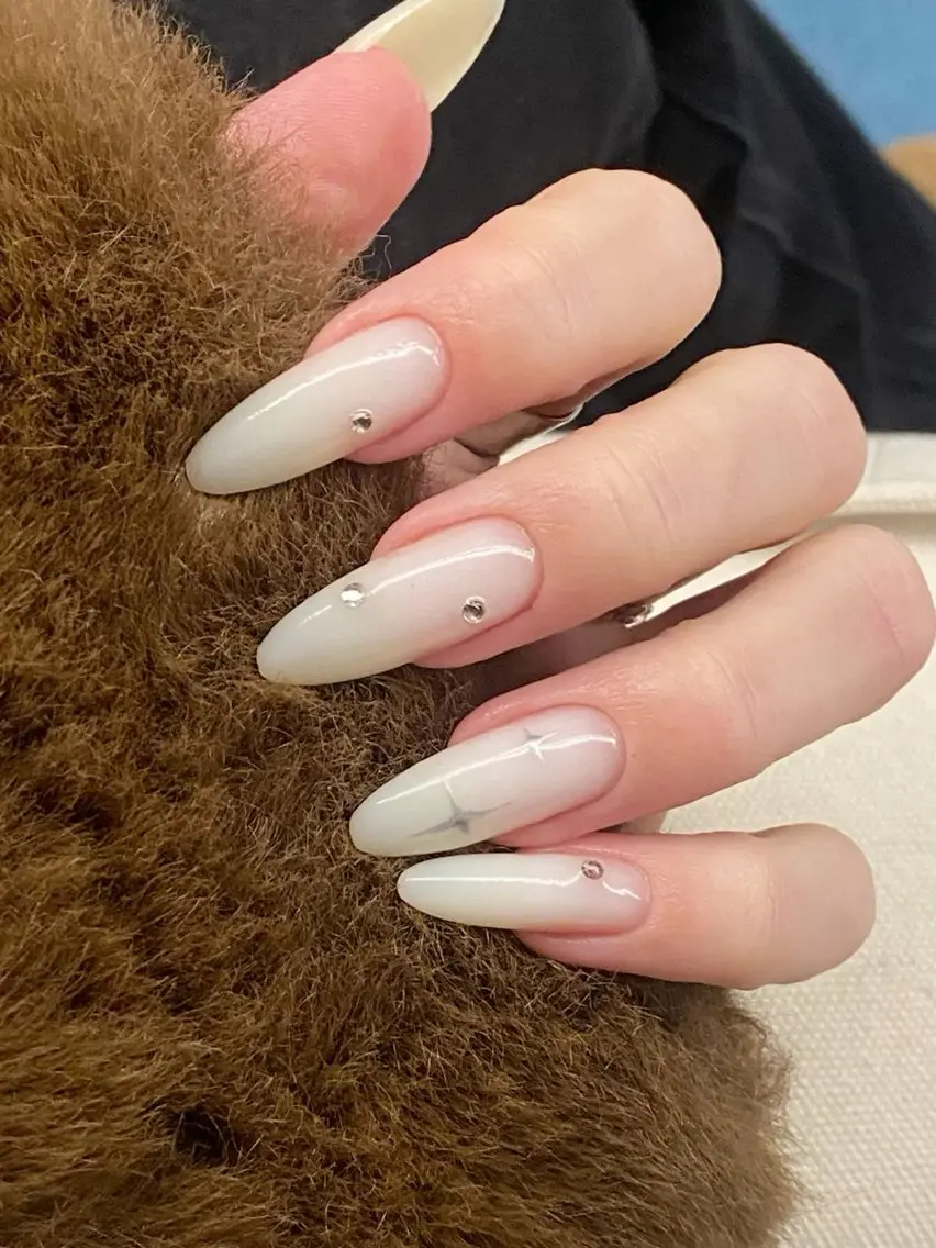 ネイル フレンチネイル キラキラネイル 韓国ネイル シンプルネイル ワンホンネイル ハンドネイル MEI Nailのネイルデザイン