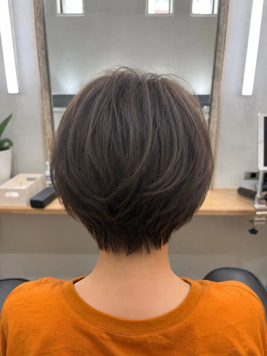 ショート カット ヘアカラー 白鳥 正孝のヘアスタイル