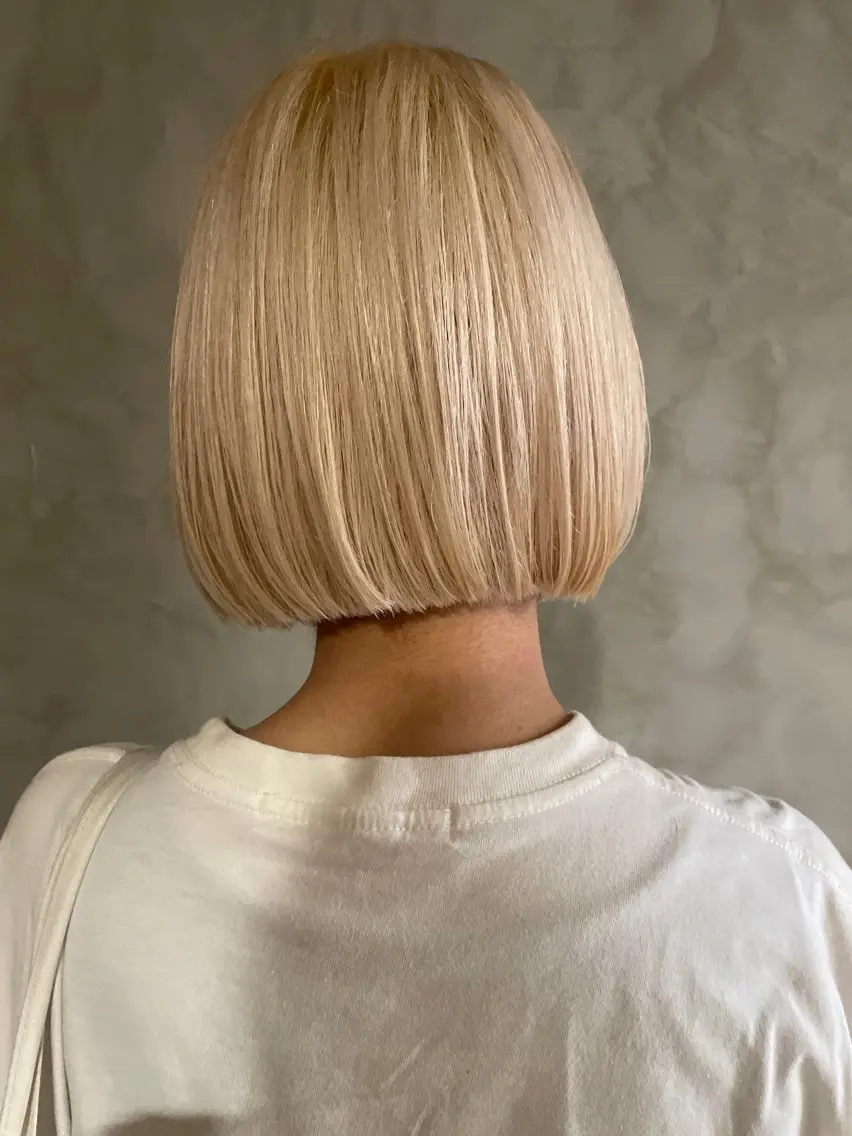ショート カラー ブリーチ 抜きっぱなしブロンド カット ヘアカラー トリートメント ayane⭐️ボブ・ ショート・パーマのヘアスタイル