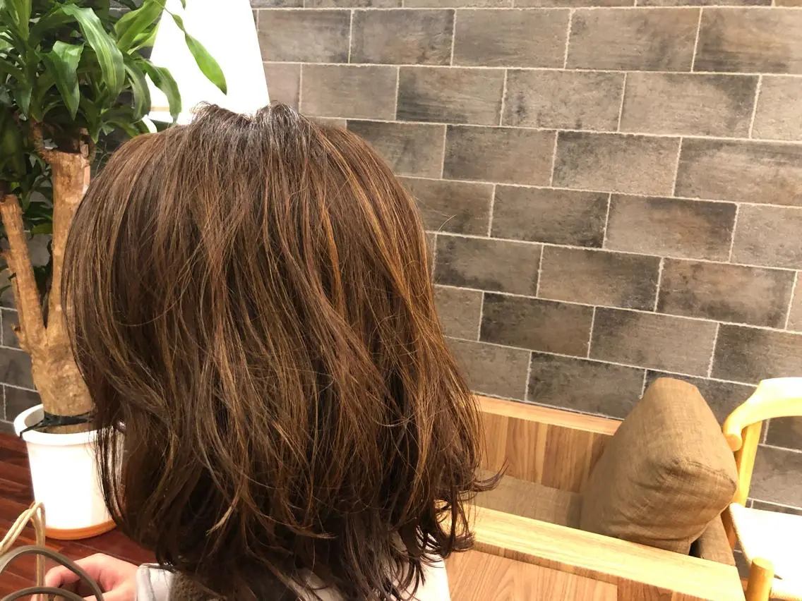ミディアム カラー パーマ ミディアムパーマ ハイライトカラー ハイライト ニュアンスパーマ 鈴村 大介のヘアスタイル