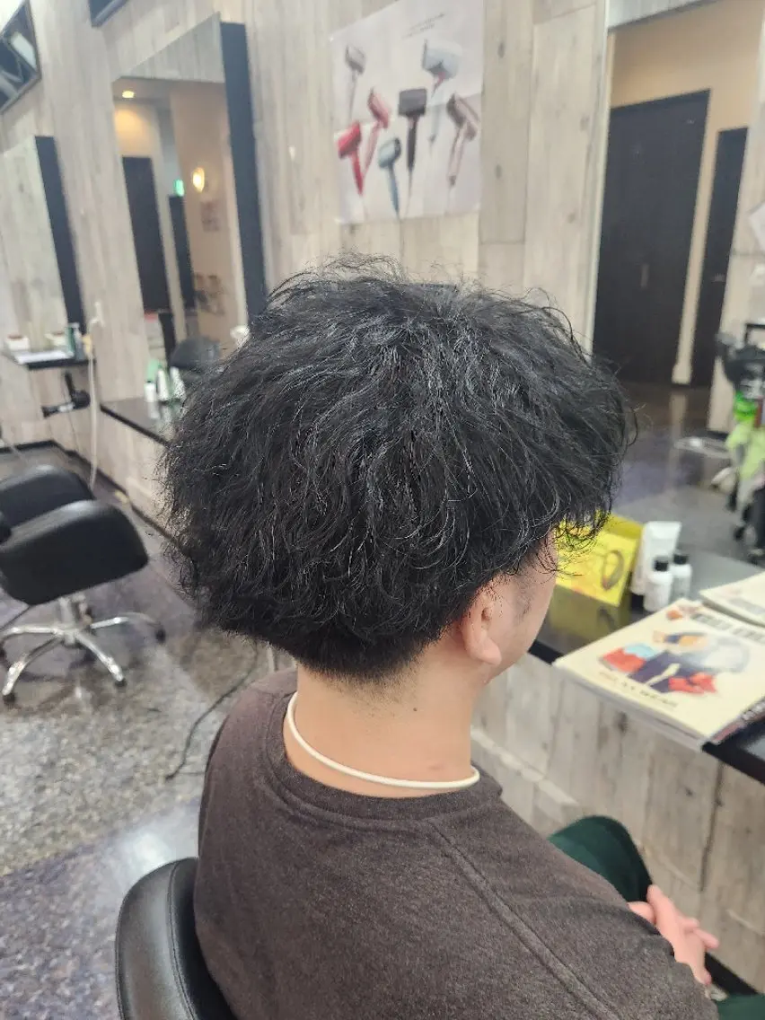 メンズ カラー メンズパーマ 黒髪 ブルーカラー ブルーブラック カット ヘアカラー ヘッドスパ 岩瀬 未来のヘアスタイル