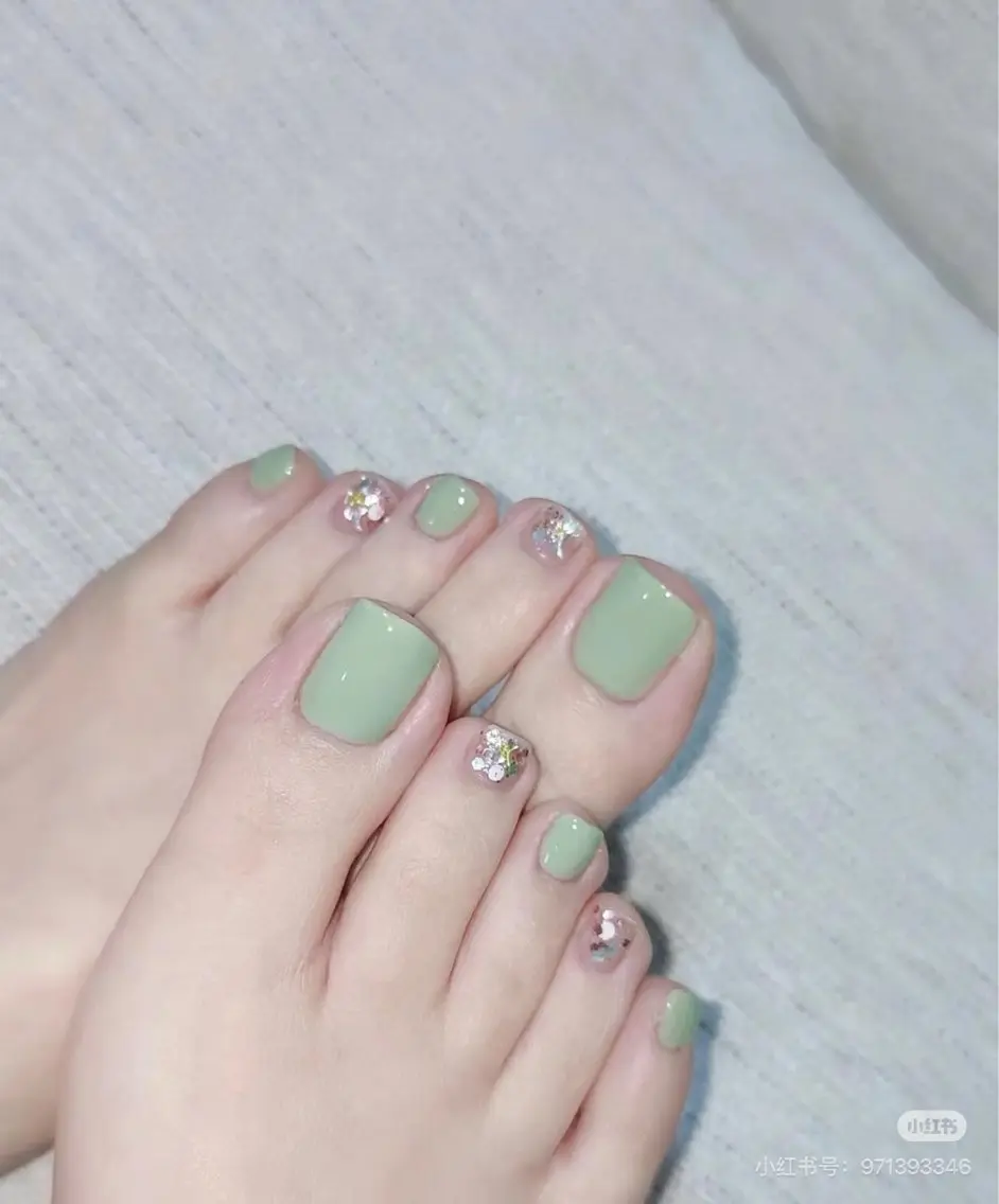 ネイル フットネイル ユリ 💕のネイルデザイン