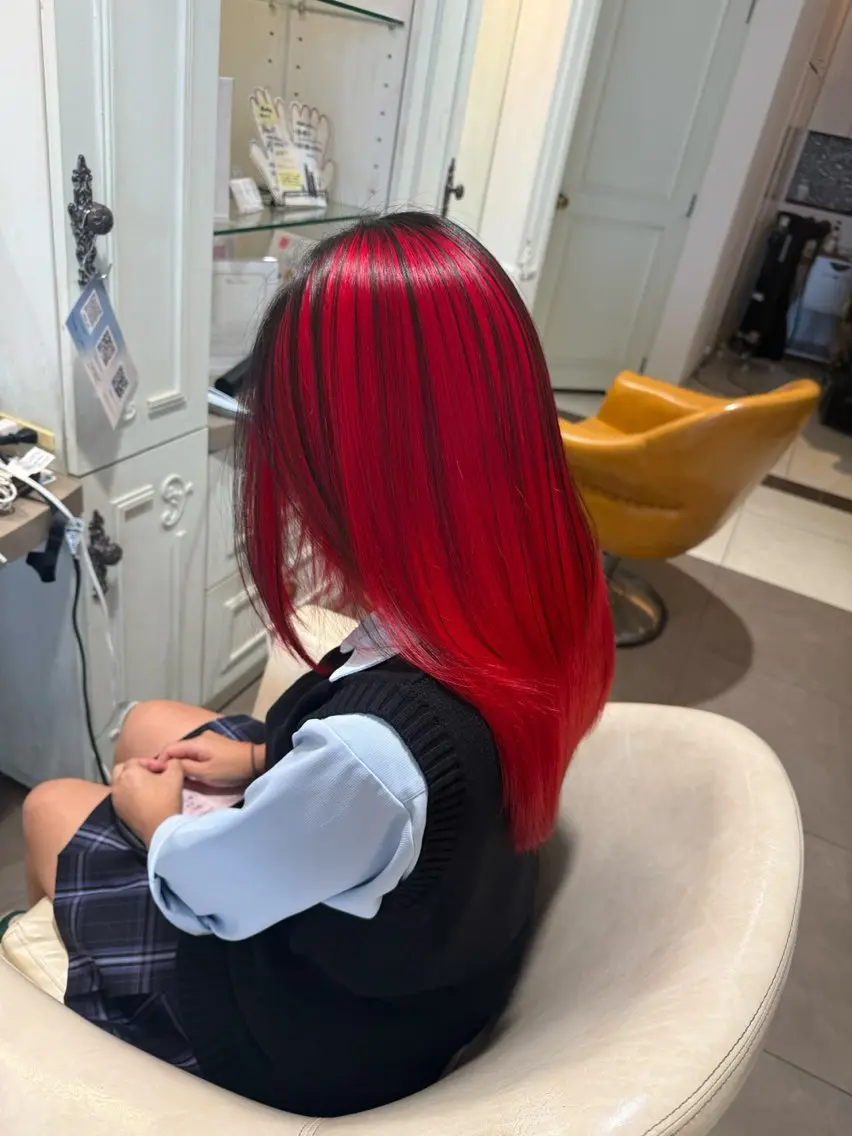 ロング カラー 黒髪 ブリーチ ケアブリーチ デザインカラー レッドカラー obje't cielのヘアスタイル