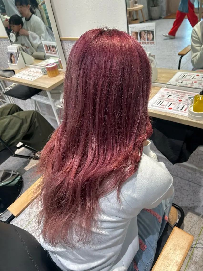 カラー ダブルカラー イヤリングカラー ハイトーンカラー インナーカラー 髪質改善 ヘアカラー ♡ハイトーン★ ネイル/しの♡のヘアスタイル