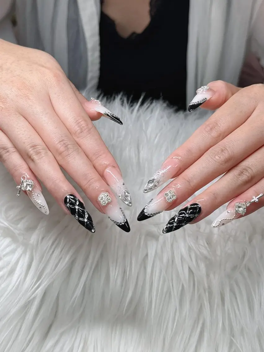 ネイル 長さ出し グラデーション 卒業式 キラキラネイル マグネットネイル Lee Nailsのネイルデザイン