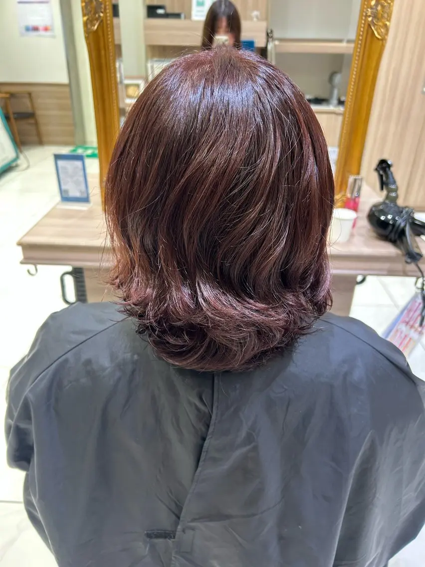 ショート カラー パーマ ボルドーカラー パープルカラー レッドカラー ヘアカラー 山中 柚花のヘアスタイル