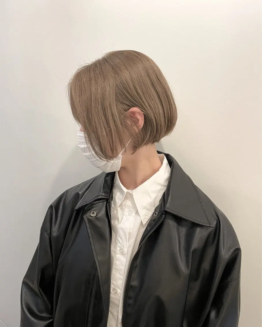 ショート カラー ベージュカラー ブリーチ ダブルカラー ハイトーンカラー ミルクティーベージュ ニュアンスカラー🫧 加納のヘアスタイル