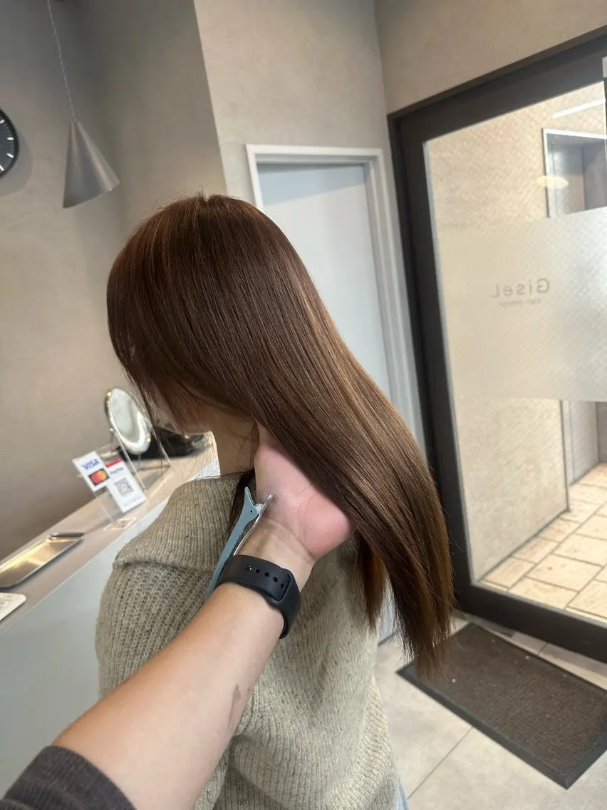セミロング カット ヘアカラー トリートメント ジゼル小倉谷内尾祐音 ケアブリーチのヘアスタイル