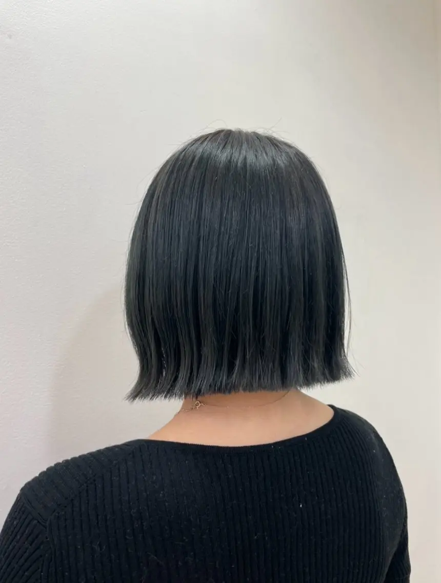 ショート カラー ヘアアレンジ 切りっぱなしボブ オリーブカラー ボブ 透明感カラー🫧 aika🐈のヘアスタイル