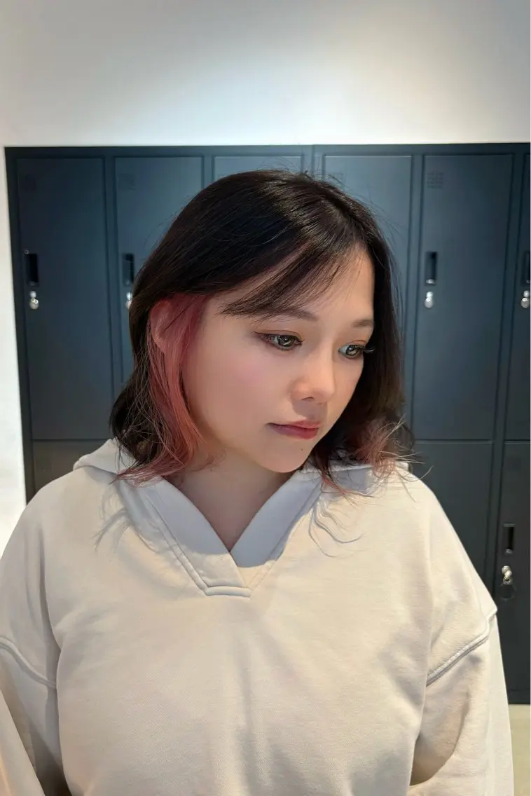 ミディアム カラー ブリーチ ダブルカラー イヤリングカラー インナーカラー ピンクカラー ヘアカラー 🌊インナーカラー 🐬櫻井海星のヘアスタイル