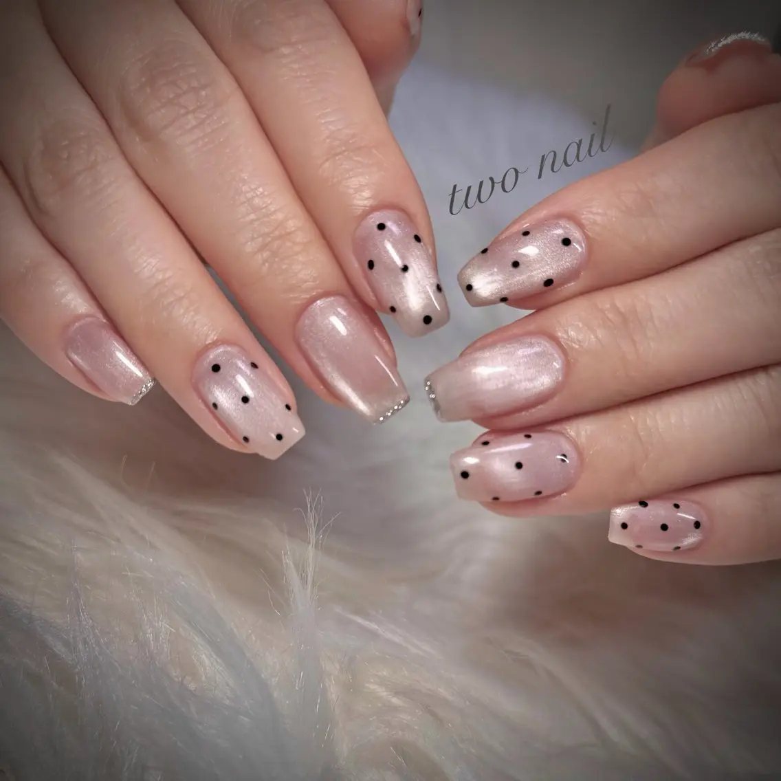 ネイル アートネイル ドット マグネットネイル ネイルチップ ホワイト ハンドネイル two nailのネイルデザイン