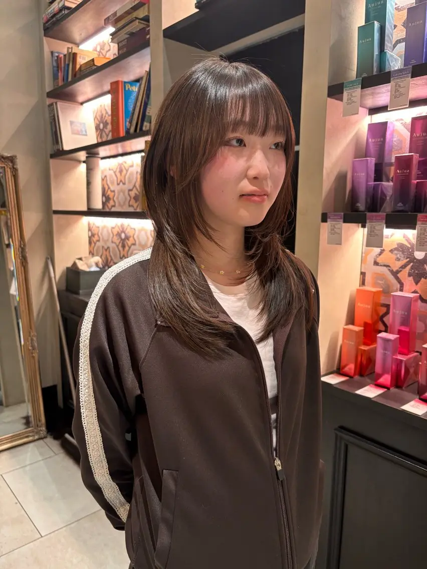 セミロング カット ⠀ リコのヘアスタイル
