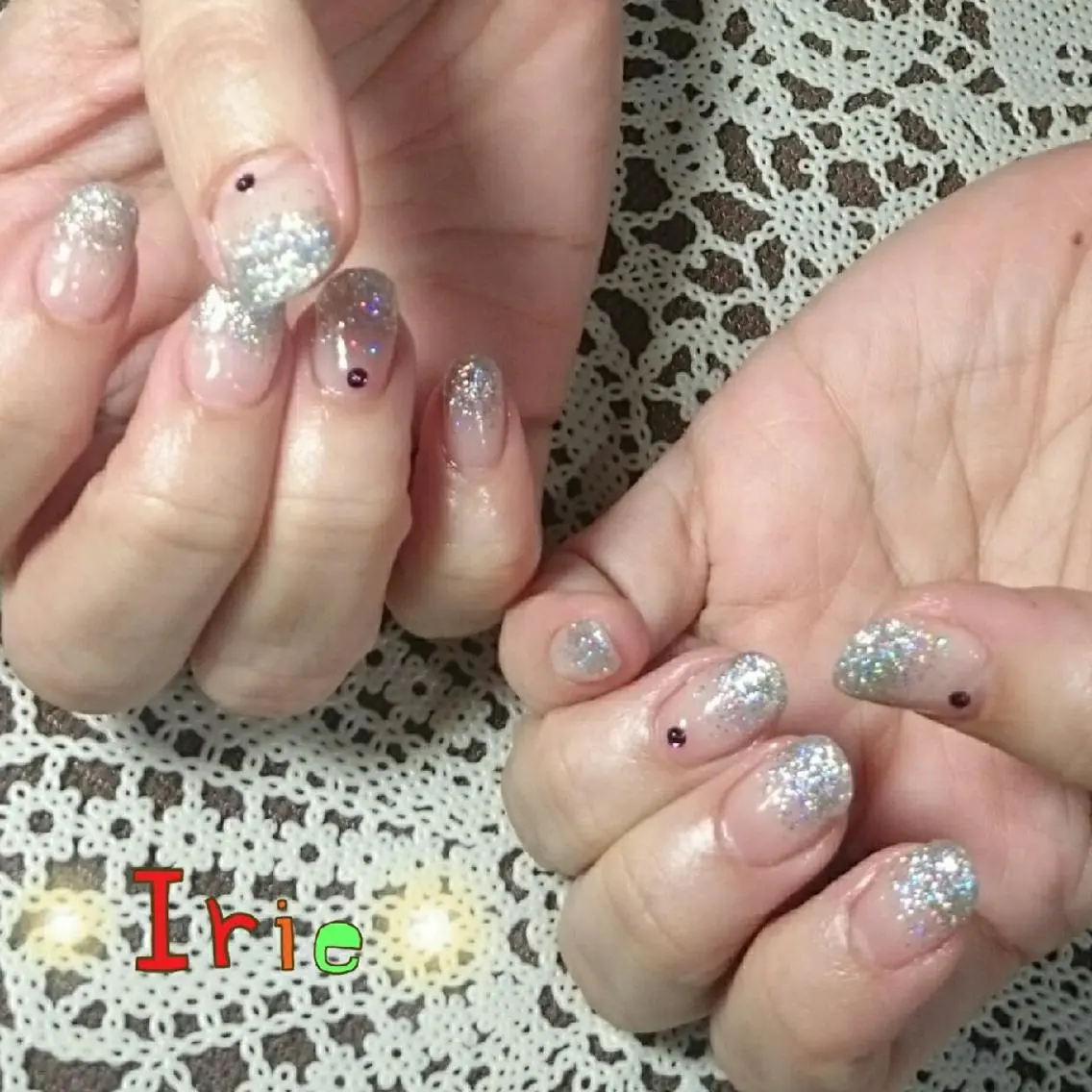 カラー パーマ ヘアアレンジ メンズ キッズ ネイル シルバー オーロラネイル キラキラネイル ラメ(グリッター) ラメグラデーション 與儀 知佳のネイルデザイン