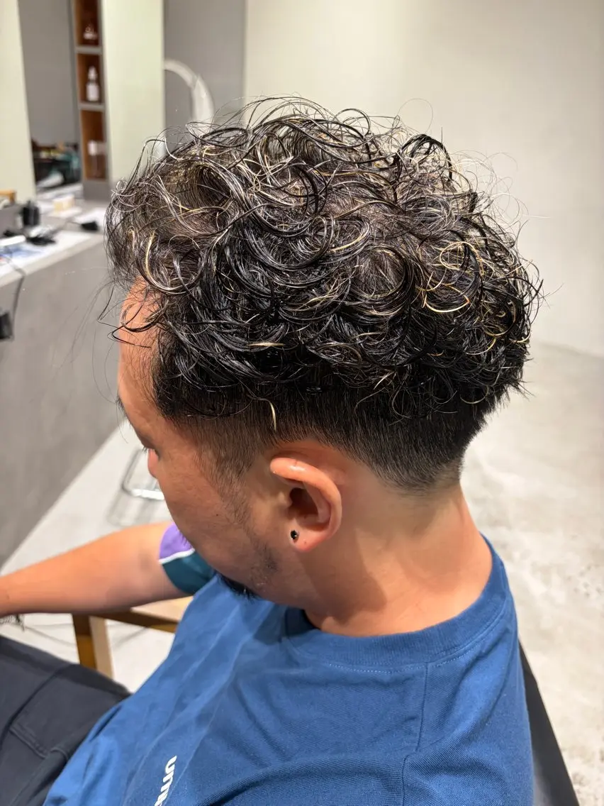 パーマ メンズ メンズメッシュ メンズパーマ カット ヘアカラー パーマ 柘植 琢馬のヘアスタイル