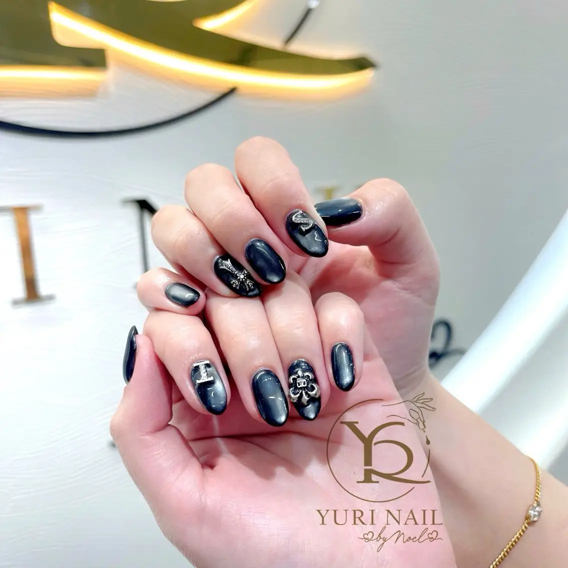 ネイル オーロラネイル ブルー チークネイル フレンチネイル キラキラネイル ハンドネイル フットネイル ハンドケア YURI Nail NARITAのネイルデザイン