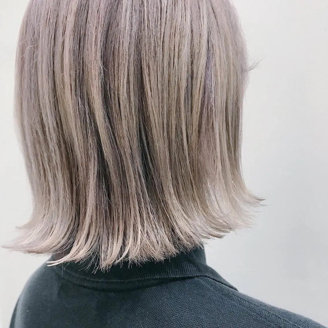 ショート ヘアカラー シールエクステ/ ハイトーンカラーのヘアスタイル