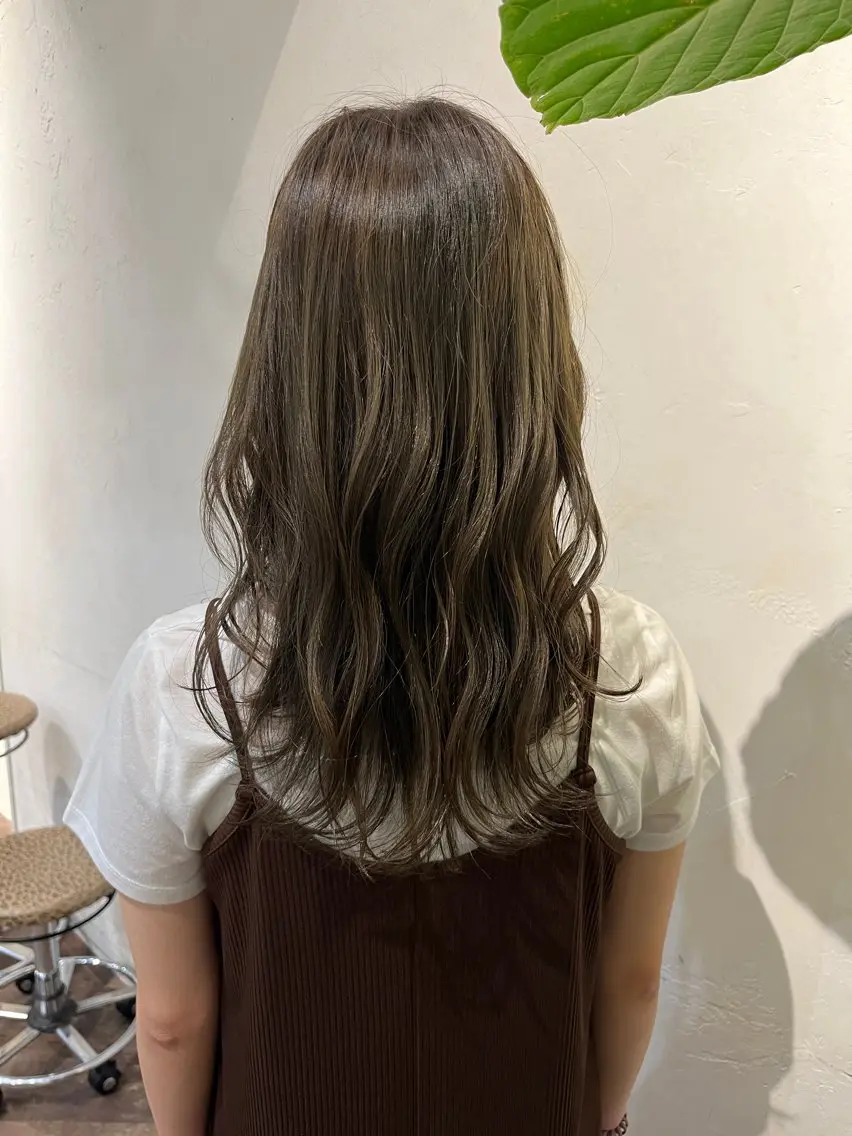 ロング カラー オリーブカラー 橘 ゆきののヘアスタイル