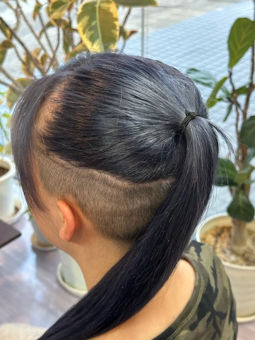 ロング カラー アッシュ アッシュグレー ブリーチ arika オケシ　リョウダイのヘアスタイル