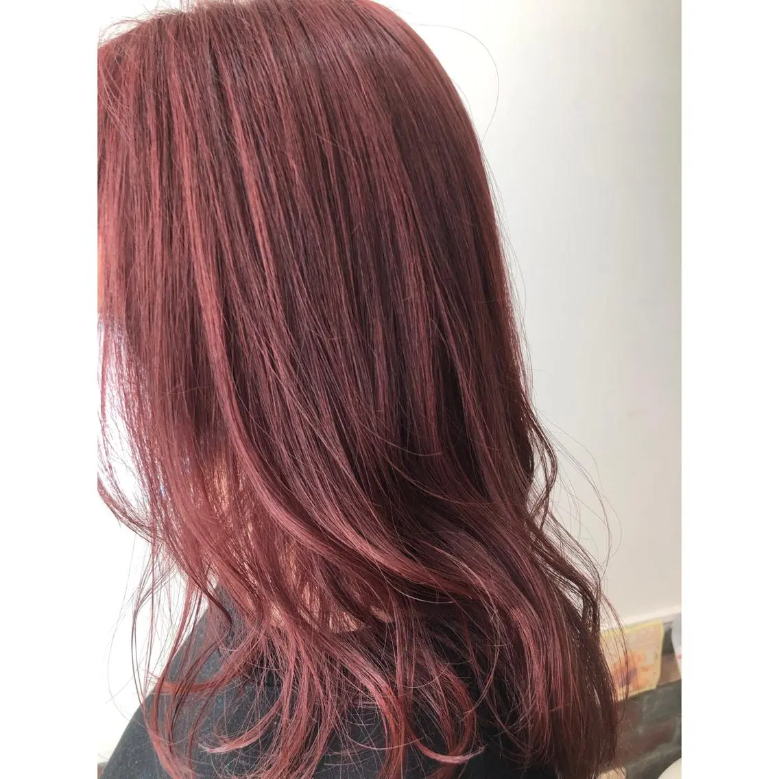 セミロング カラー ブリーチ カシス 縮毛矯正/酸性 おかにわみりのヘアスタイル