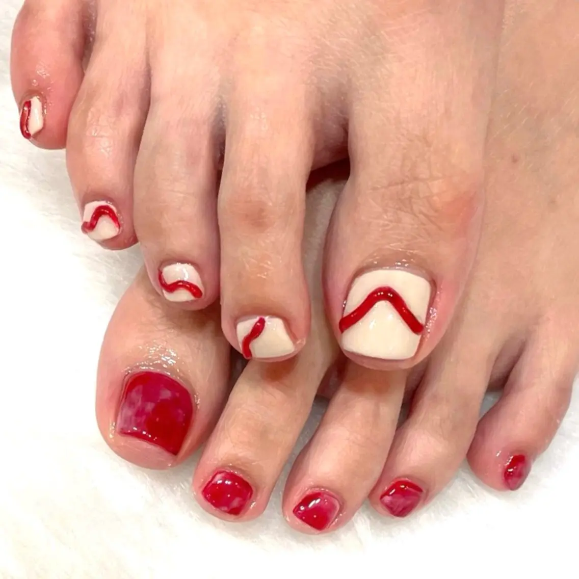 ネイル フットネイル 持ち込み 赤色 MADDYNAILS ✴︎柏痛ネイルのネイルデザイン