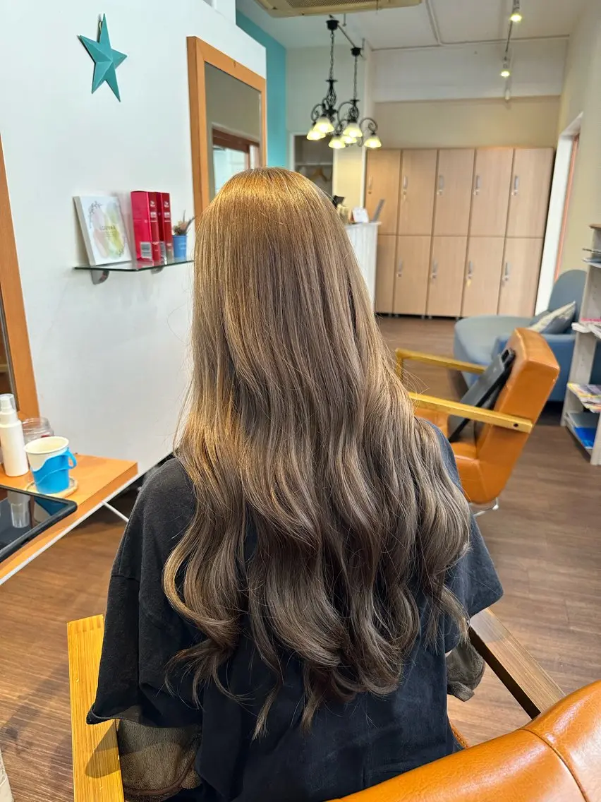 ロング カラー ベージュカラー ブリーチ ミルクティーベージュ ヘアカラー 🎀透明感カラー🎀 / INOUEのヘアスタイル
