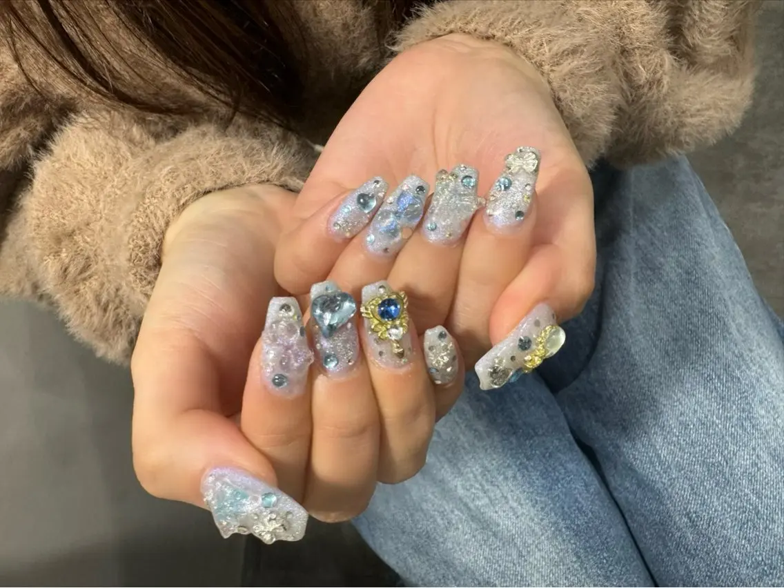 ネイル LAVISH 大和店 emi･:*+のネイルデザイン