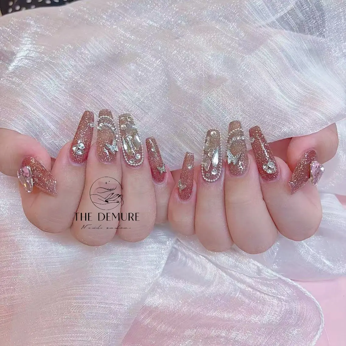 ネイル アートネイル 韓国ネイル マグネットネイル オフィスネイル スカルプネイル ハンドネイル ハンドケア NailDemure 【銀座店】のネイルデザイン
