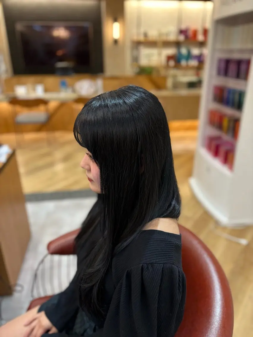 ロング カラー 黒髪 ネイビーカラー ヘアカラー 石原 優輝のヘアスタイル