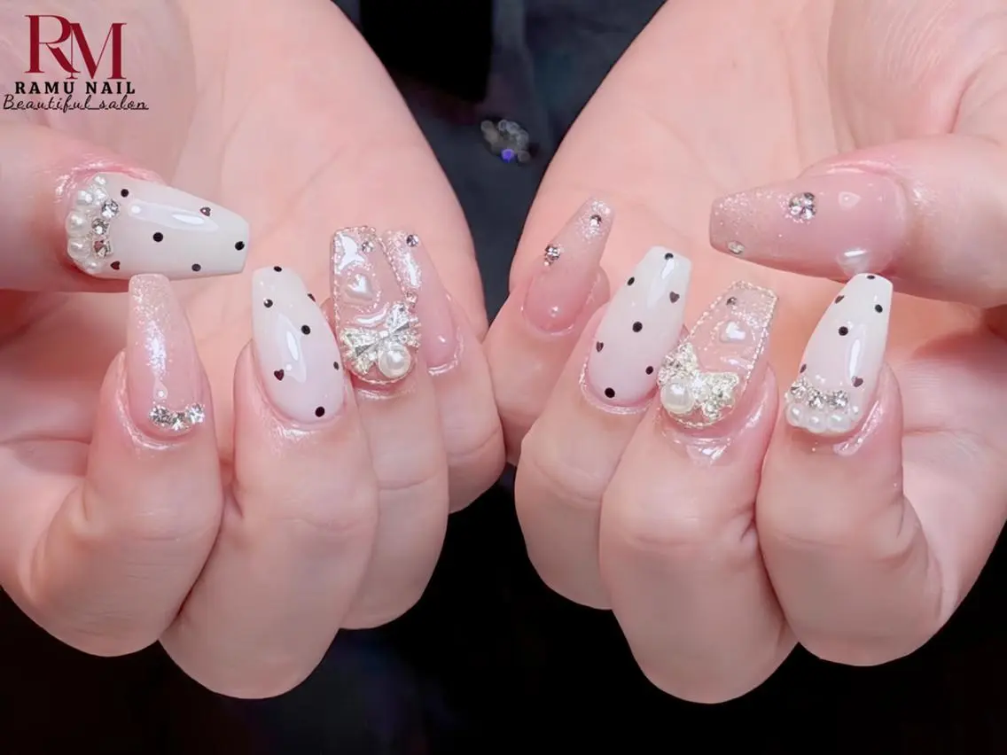 ネイル アートネイル チークネイル 長さ出し フレンチネイル グラデーション ハンドネイル RAMU_Nail 池袋店のネイルデザイン