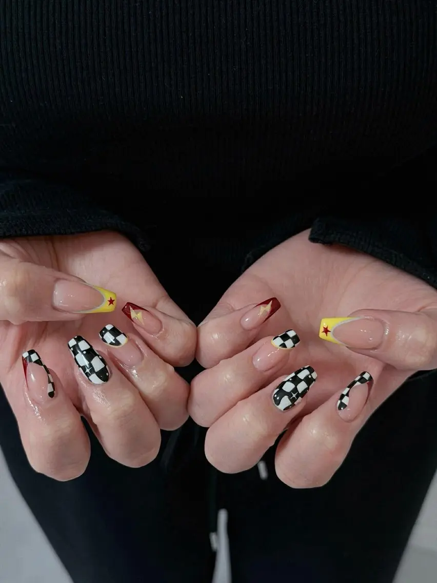 ネイル チークネイル ドット フレンチネイル グラデーション ハート ハンドネイル Julli NailStudioのネイルデザイン
