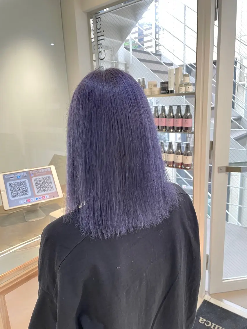 セミロング カラー ヘアアレンジ ブリーチ ブルーカラー ブルーラベンダー ラベンダーカラー 縮毛矯正 ヘアカラー トリートメント ヘッドスパ ヘアセット 艶カラー✨縮毛矯正✨ 翁長孝輔のヘアスタイル