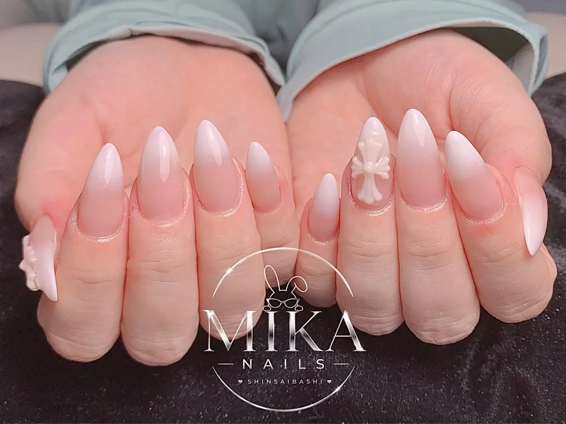 ネイル アートネイル チークネイル ドット フットネイル フレンチネイル ハンドネイル 🌻Luna Mika🌻のネイルデザイン
