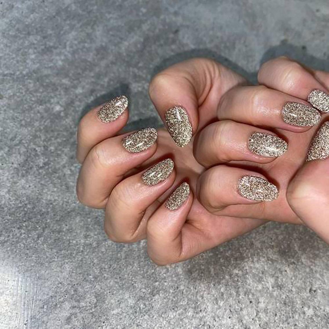 ミディアム ネイル Nao美 Nailのネイルデザイン