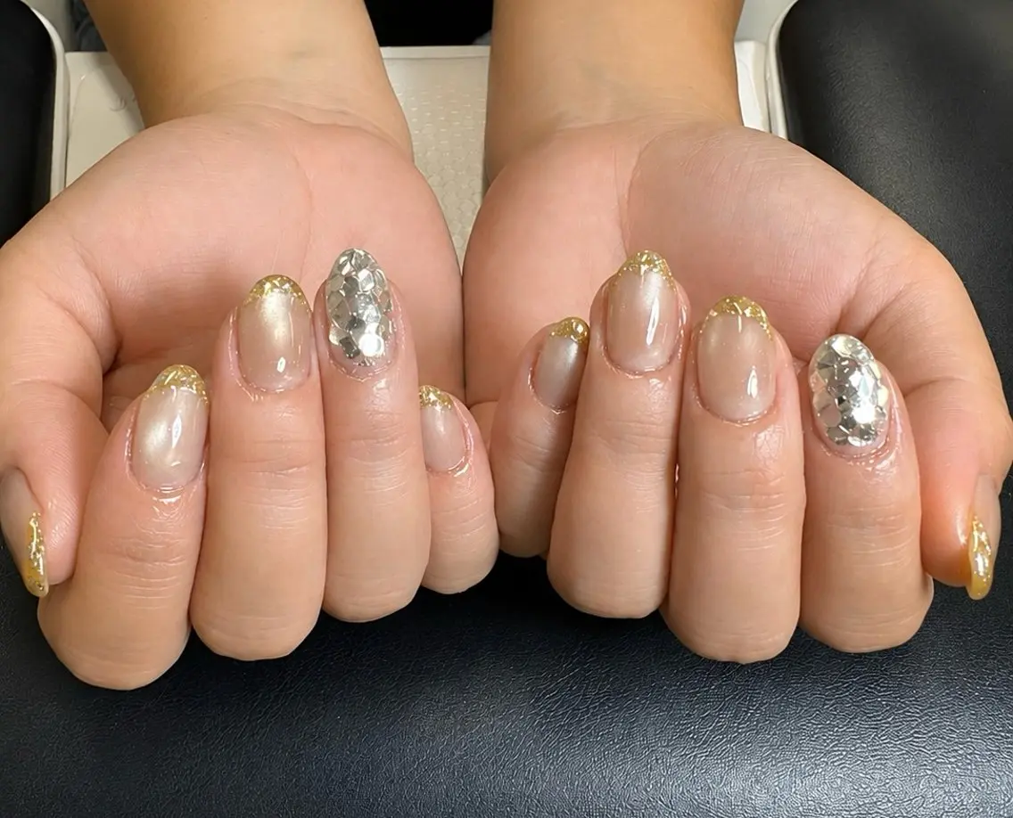 ネイル ゴールド ホログラムネイル ラメ(グリッター) マグネットネイル シルバー Nini 🎀のネイルデザイン