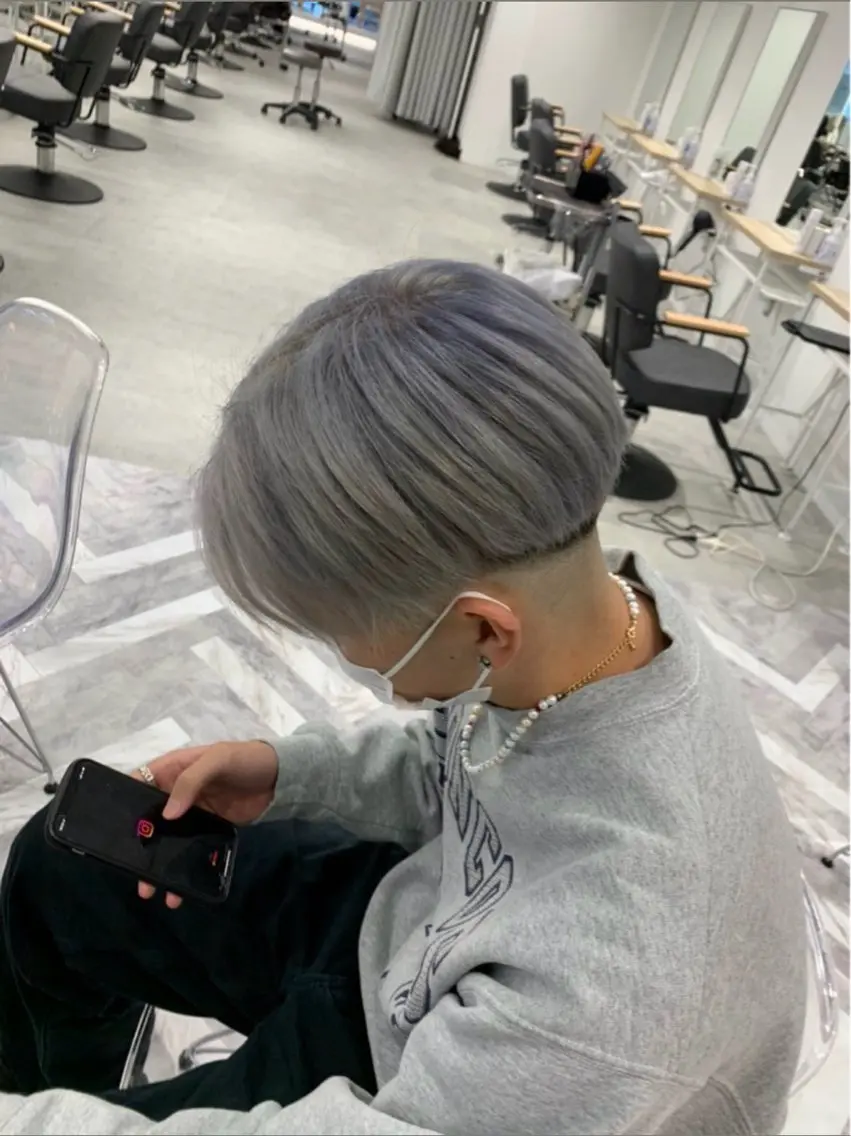 メンズ メンズバレイヤージュ メンズブリーチ センターパート メンズハイライト メンズハイトーン カット 丸山 颯輝斗のヘアスタイル