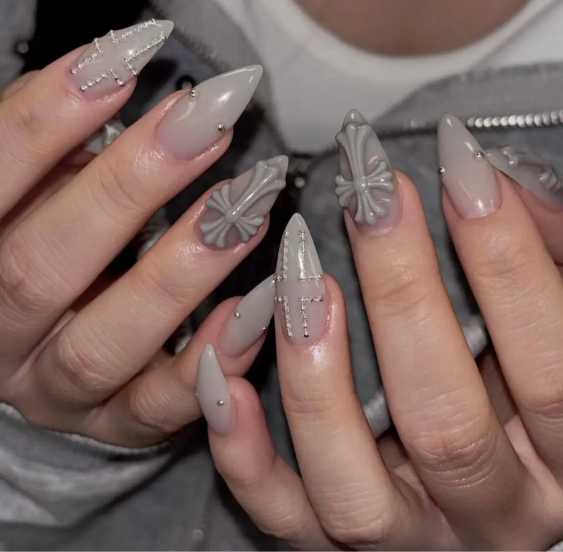 ネイル アートネイル ボルドー フレンチネイル ジェルネイル 氷ネイル・うるうるネイル ハンドネイル Julie NailSalonのネイルデザイン