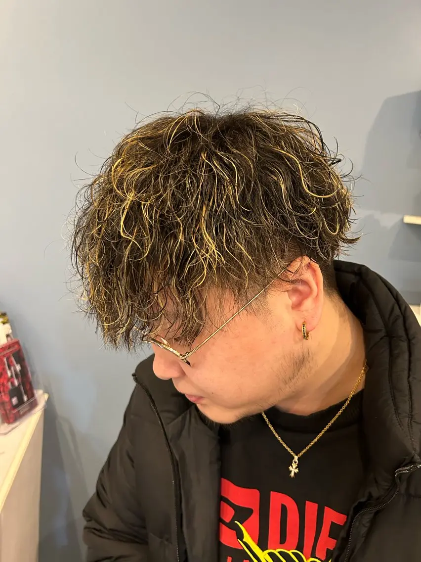 ショート パーマ メンズ メンズハイライト メンズパーマ ハイライト 松林 大暉のヘアスタイル