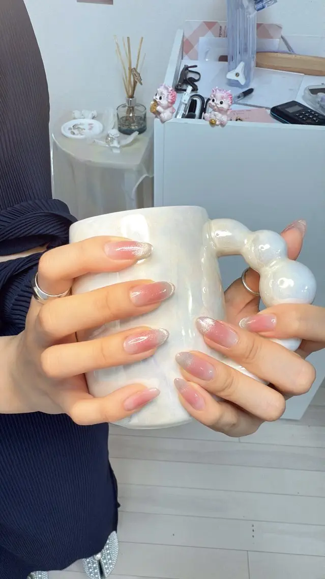 ネイル アートネイル オーロラネイル チークネイル フレンチネイル ガラスフレンチ 🎀YooLi Nail salonのネイルデザイン
