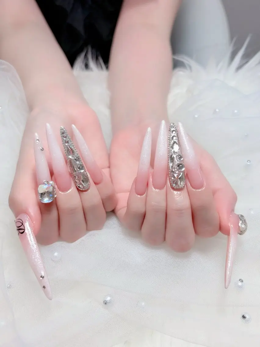 ネイル 韓国ネイル マグネットネイル 持ち込み ニュアンスネイル シンプルネイル ハンドネイル Huyn Nail Shinjyukuのネイルデザイン