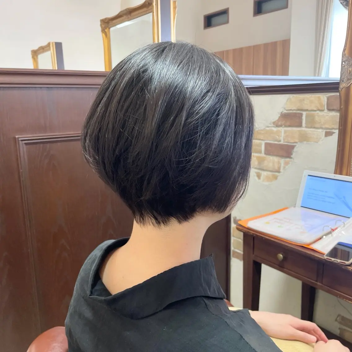 ショート 安中 莉椰のヘアスタイル