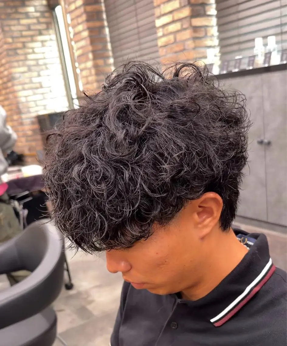 ショート カラー パーマ ヘアアレンジ メンズ キッズ アップバング センターパート メンズハイライト マッシュ メンズパーマ 波巻き/シャドウ/ 特化 福田朝輝のヘアスタイル