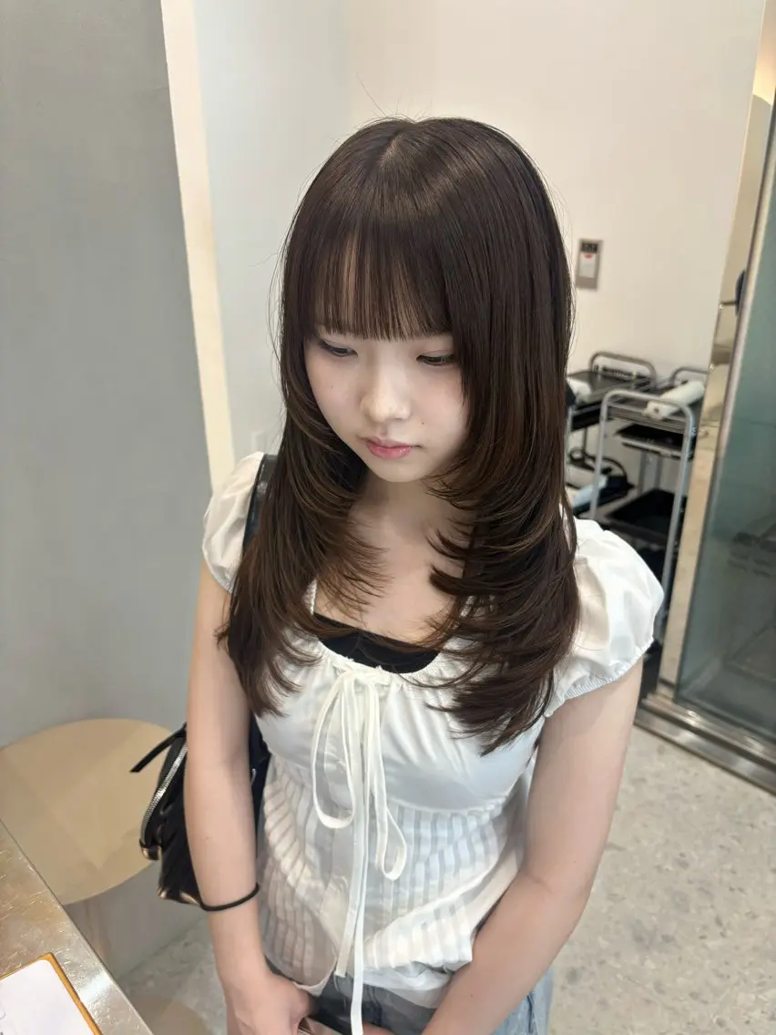 セミロング レイヤーカット カット ヘアカラー トリートメント 伊藤 絵里香のヘアスタイル